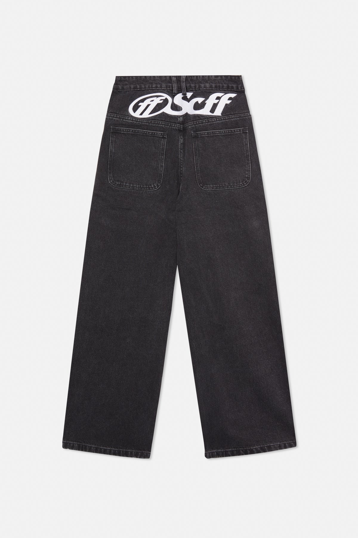 Zerrissene, übergroße, gewaschene schwarze Jeans