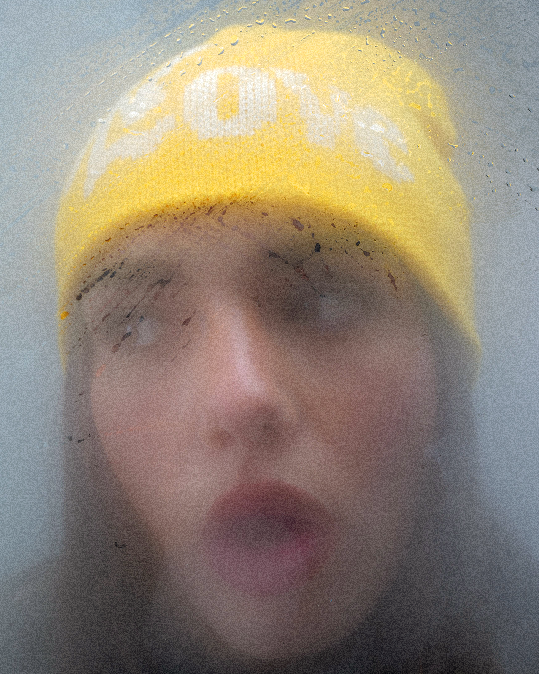 Mit Liebe gelbe Mütze