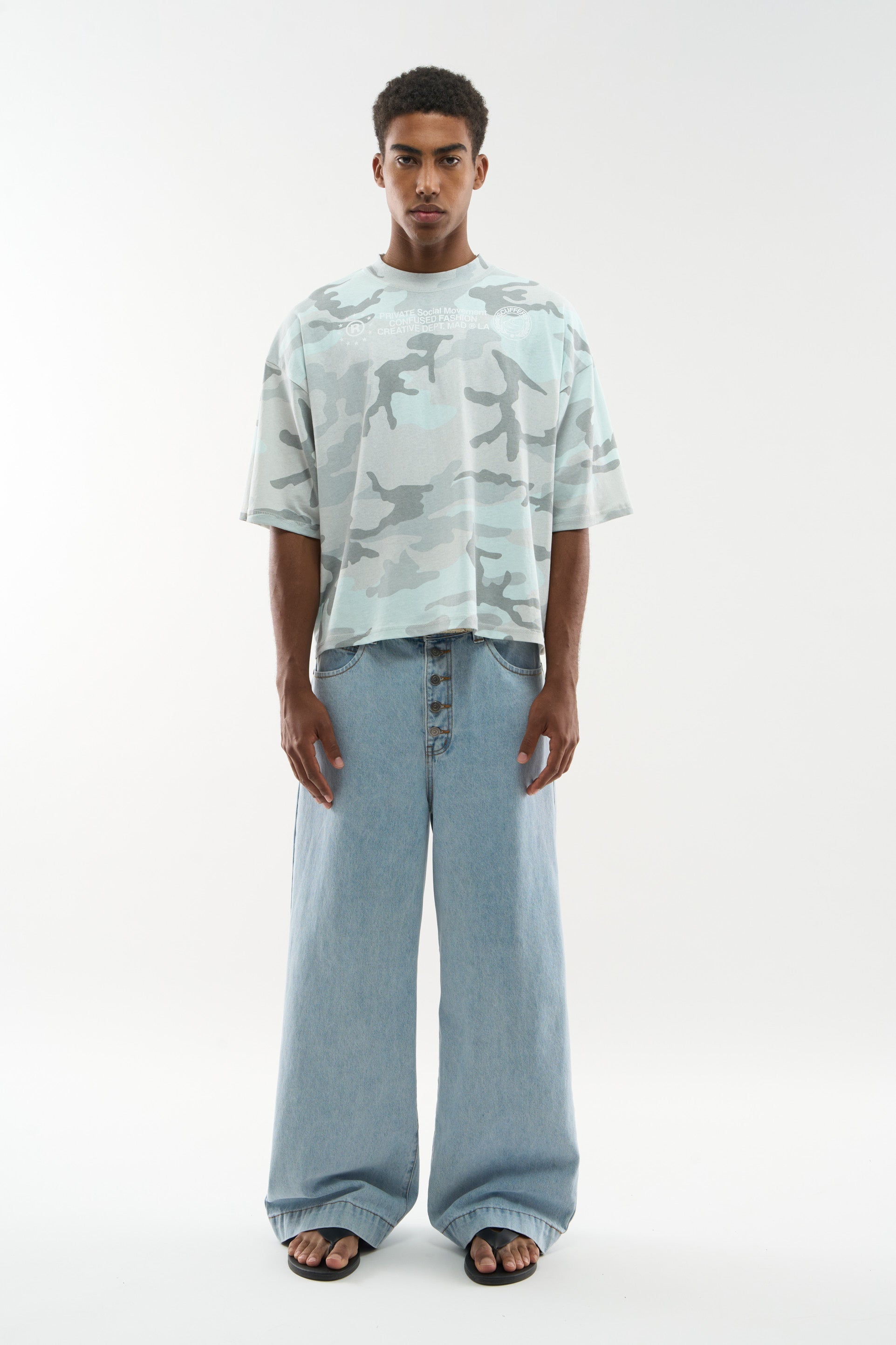 Verwirrtes hellgraues Tarn-T-Shirt