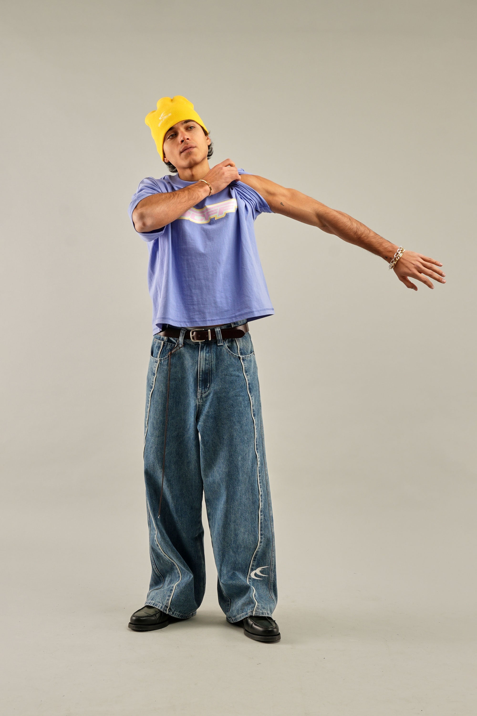 Leuchtendes lila T-Shirt