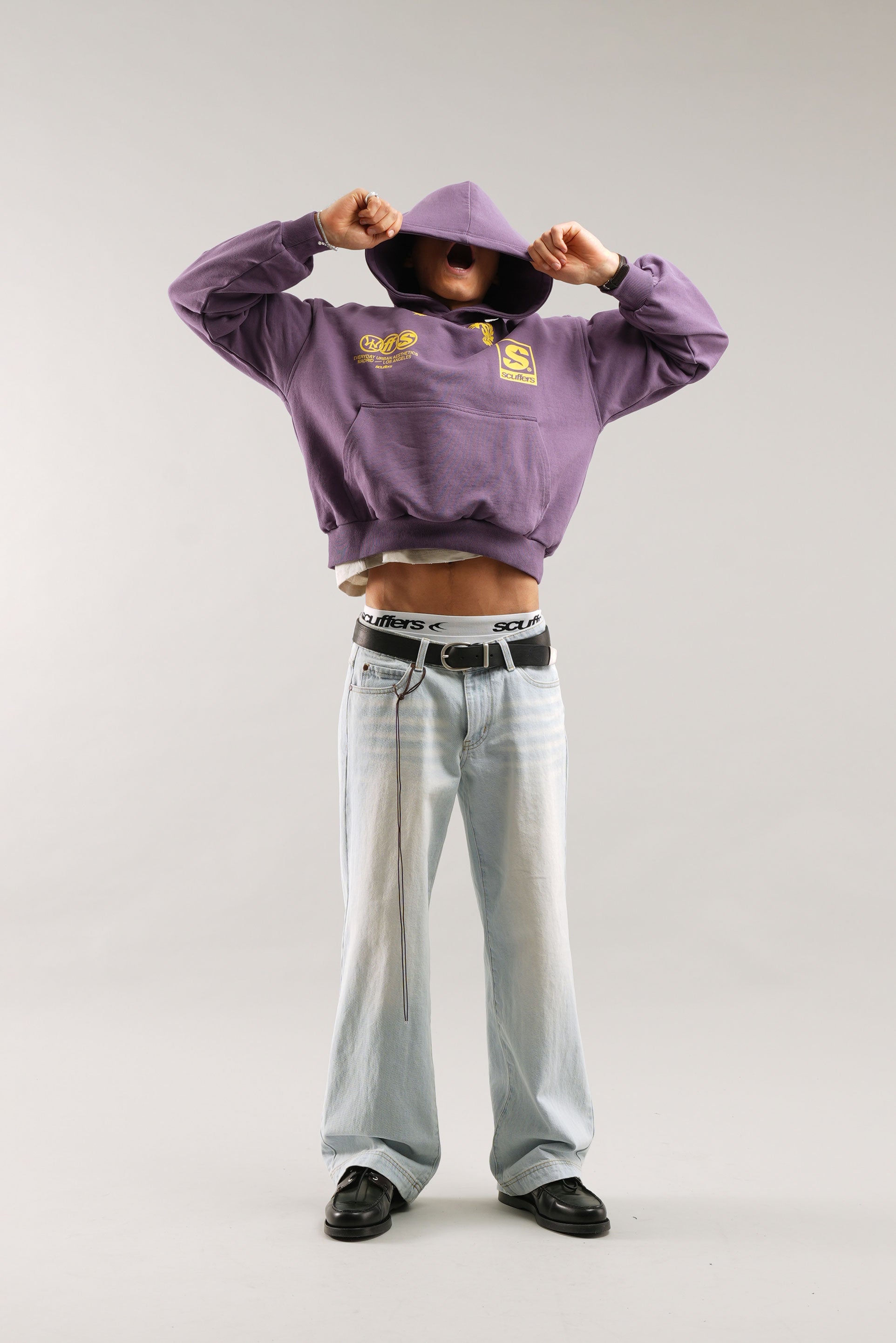 Lila Hoodie der neuen Generation