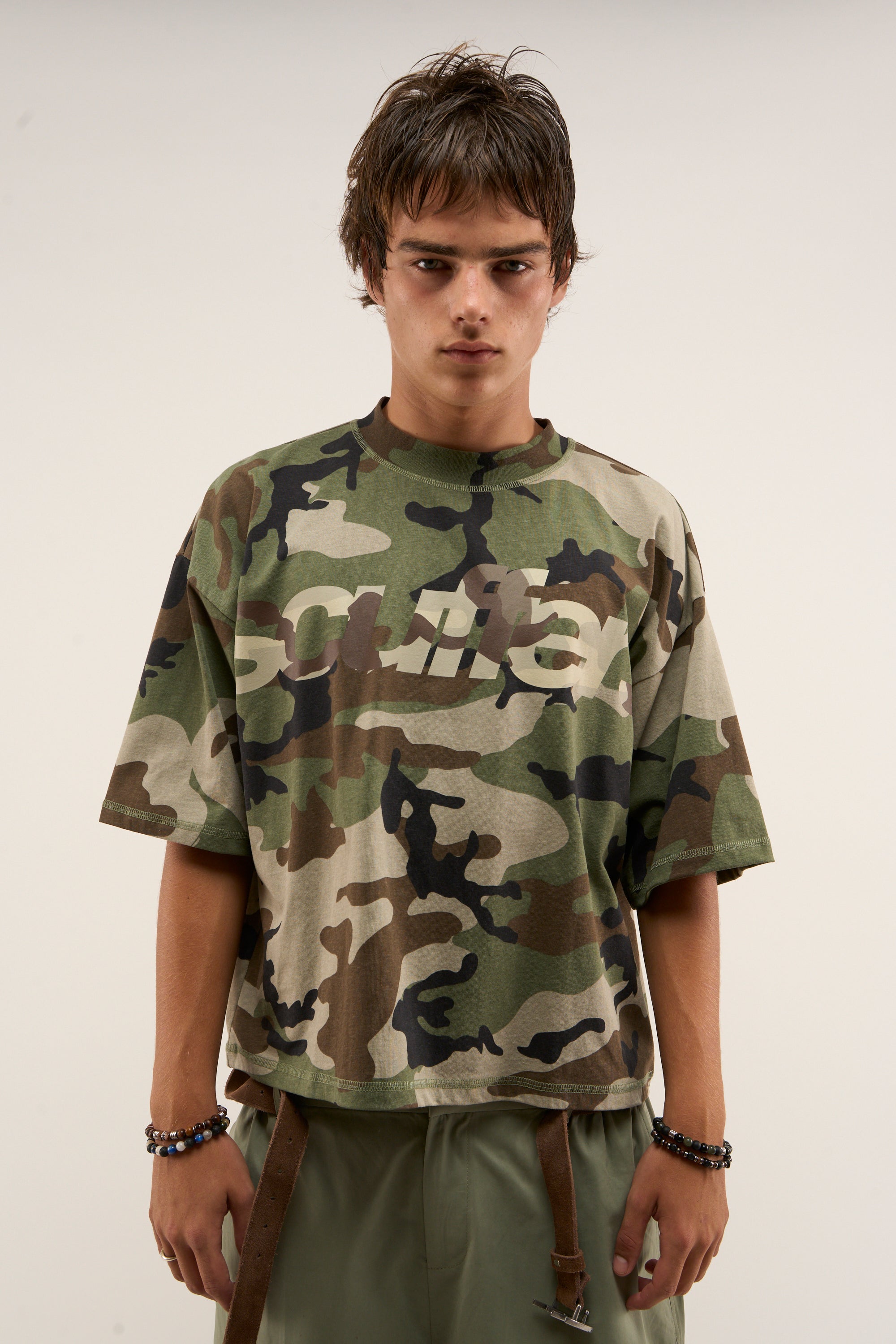 Doppelt getarntes grünes T-Shirt