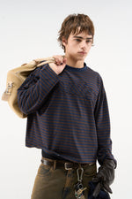 Roh gestreiftes braunes Langarmshirt