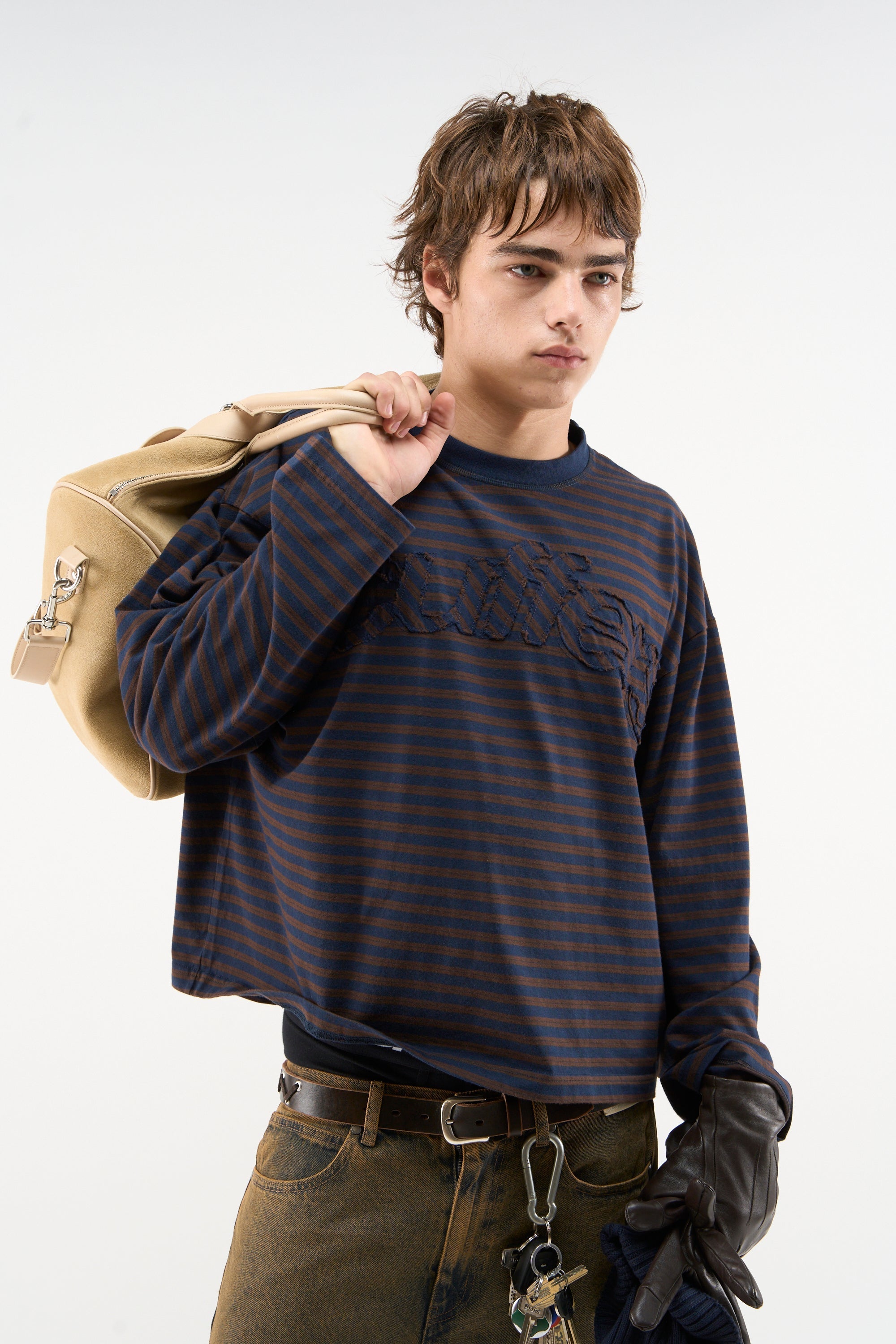 Roh gestreiftes braunes Langarmshirt