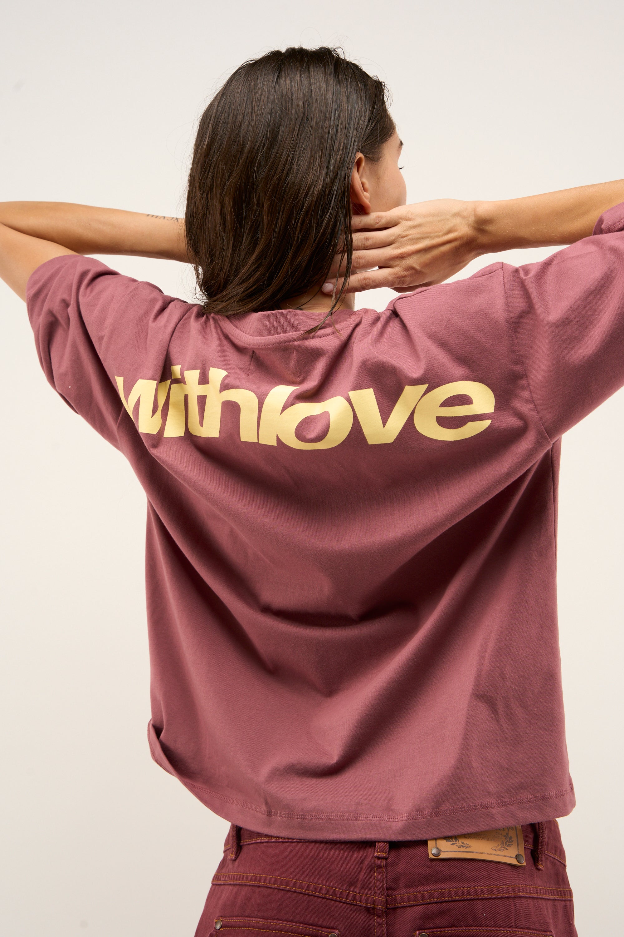 Burgunderfarbenes T-Shirt mit Aufdruck