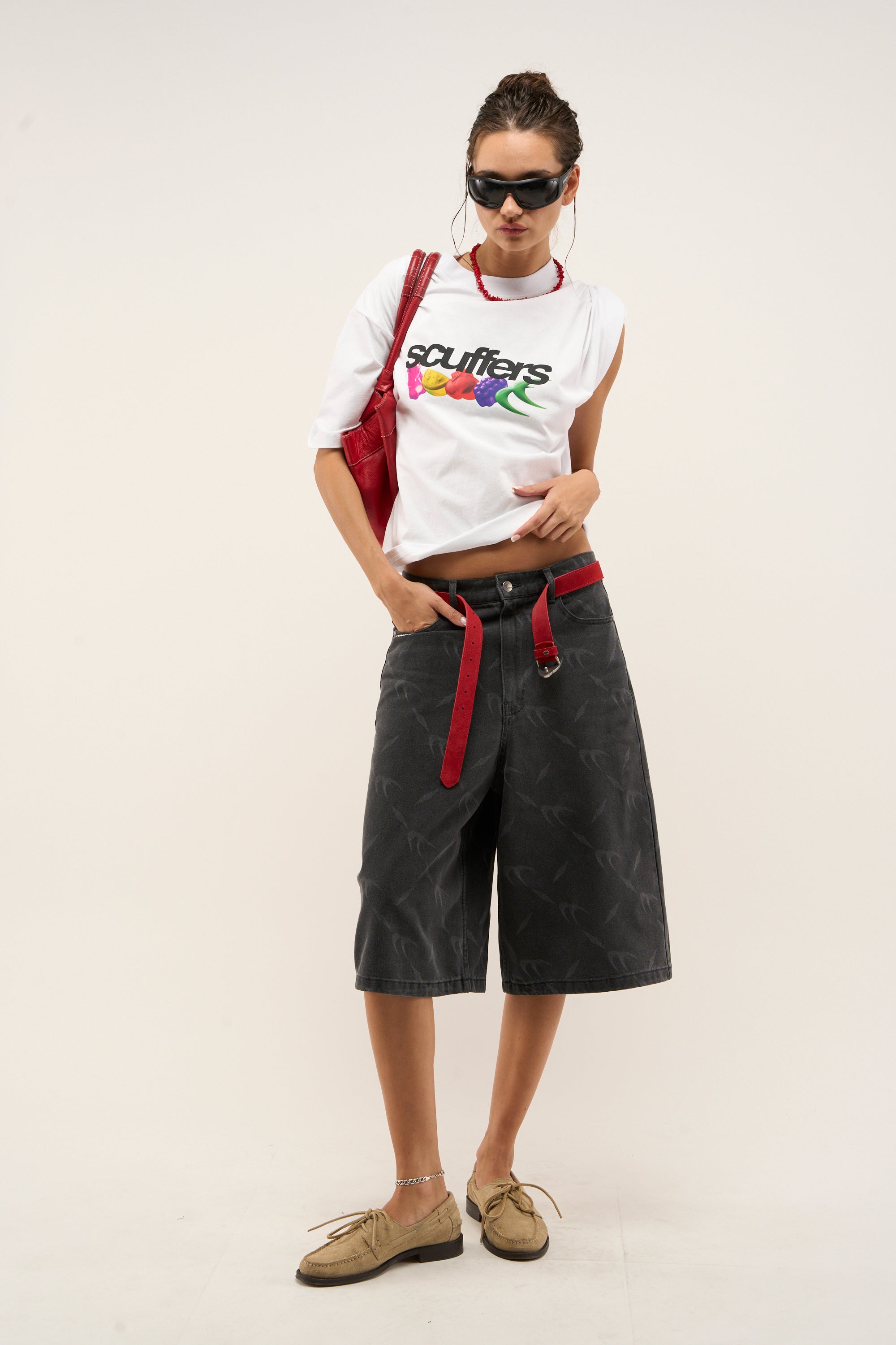 Gummiartiges weißes T-Shirt