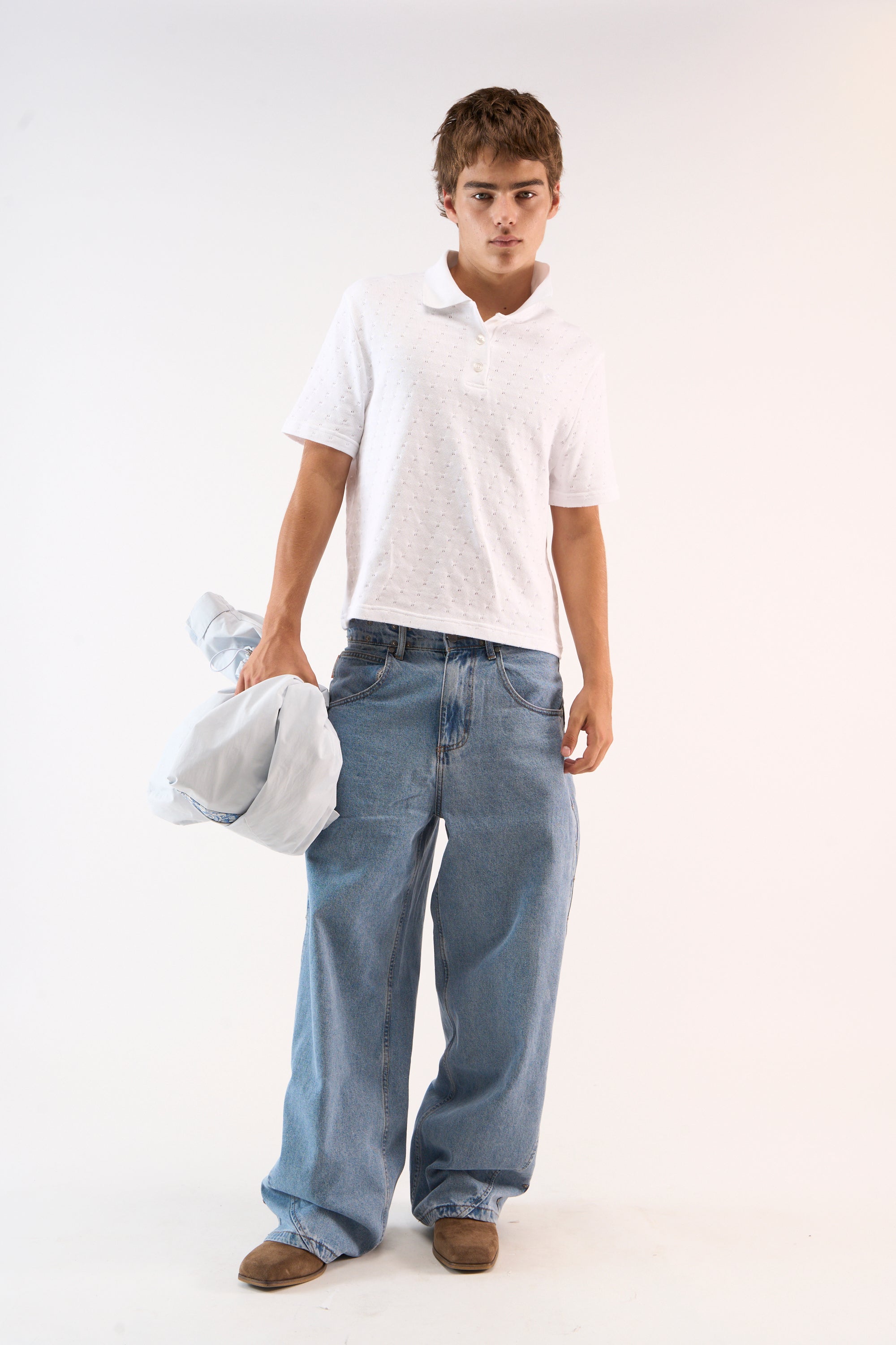 Weißes Polohemd mit durchbrochenem Muster