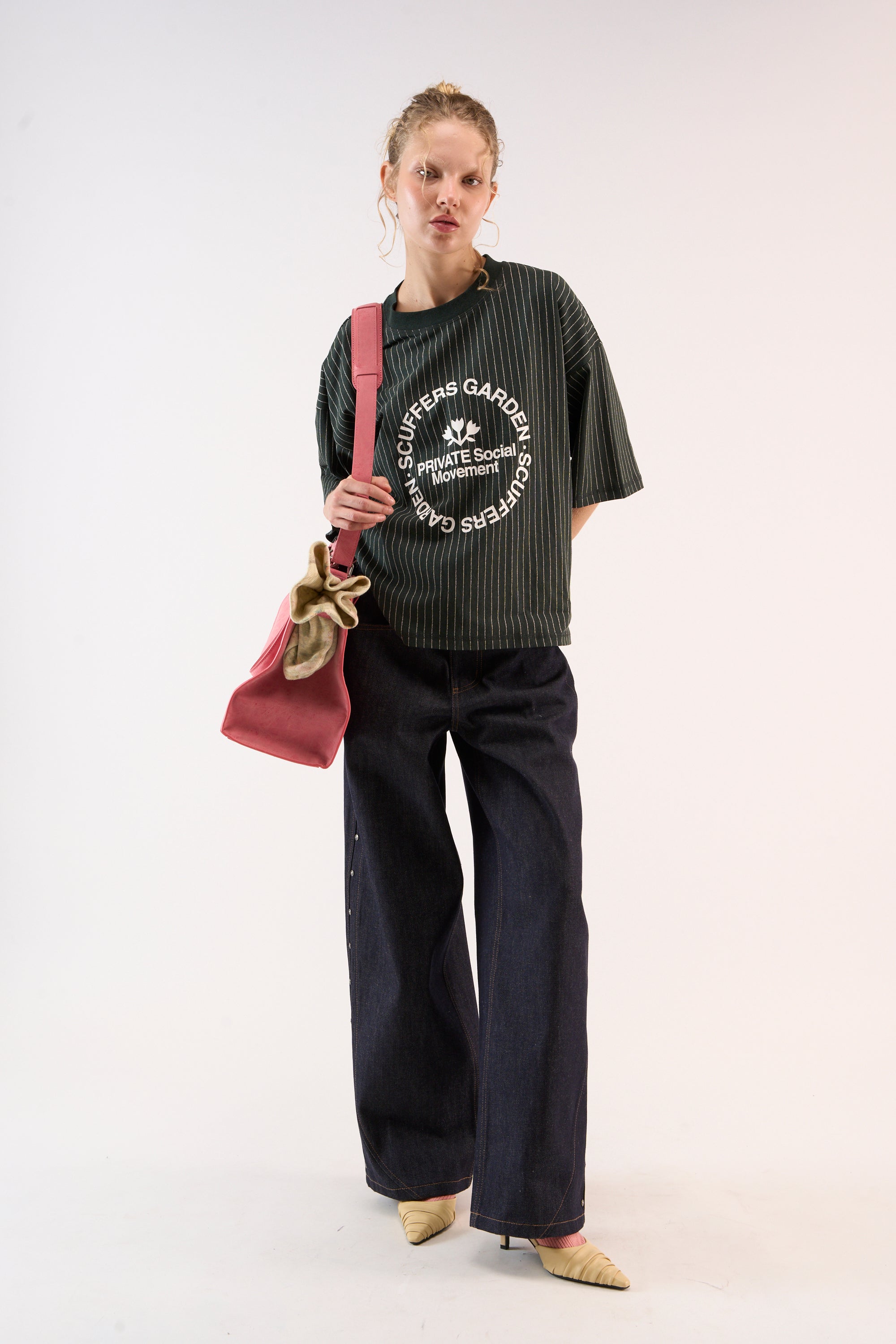 Grünes Nadelstreifen-T-Shirt