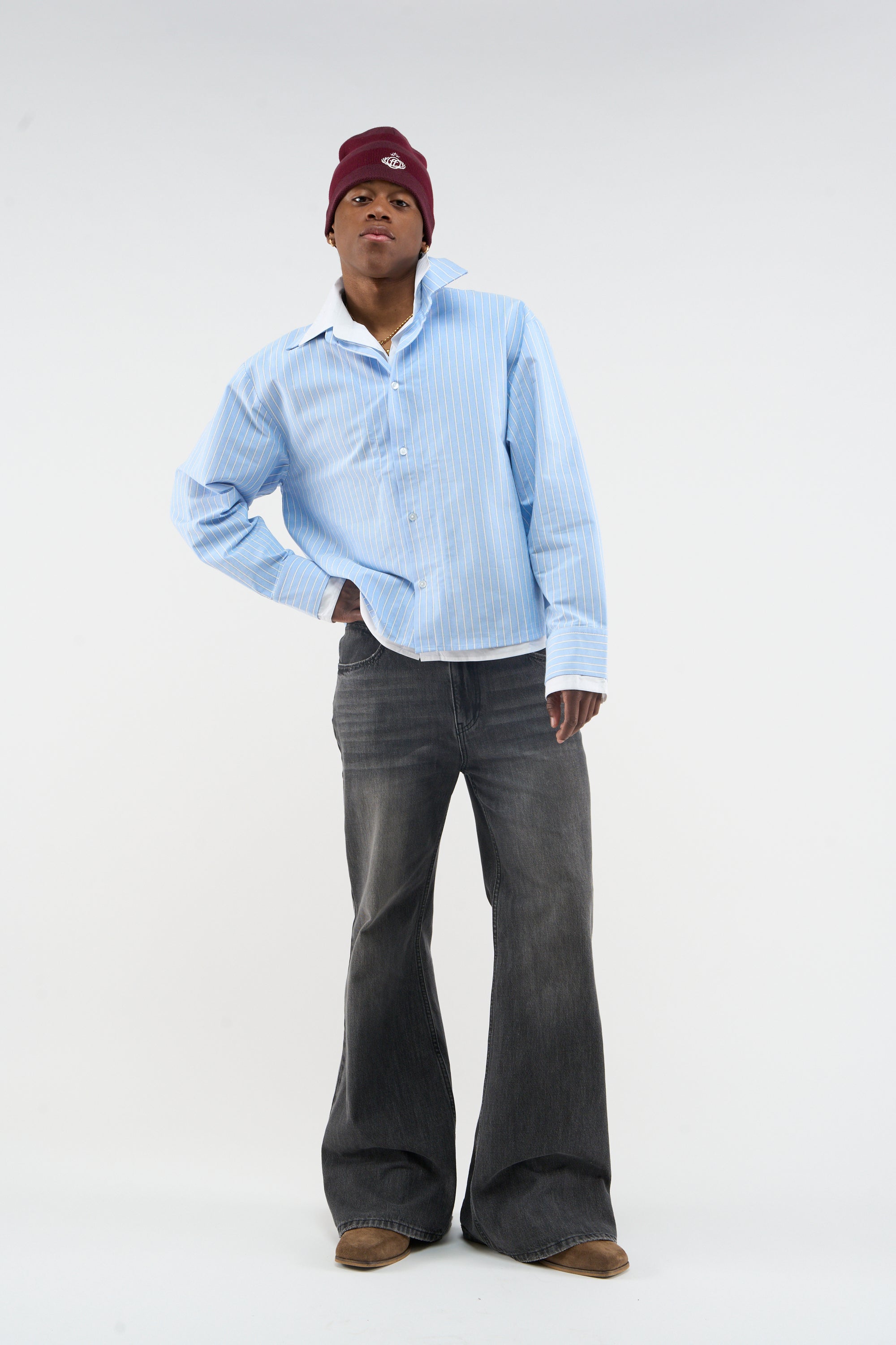 Koreanisches blaues Hemd