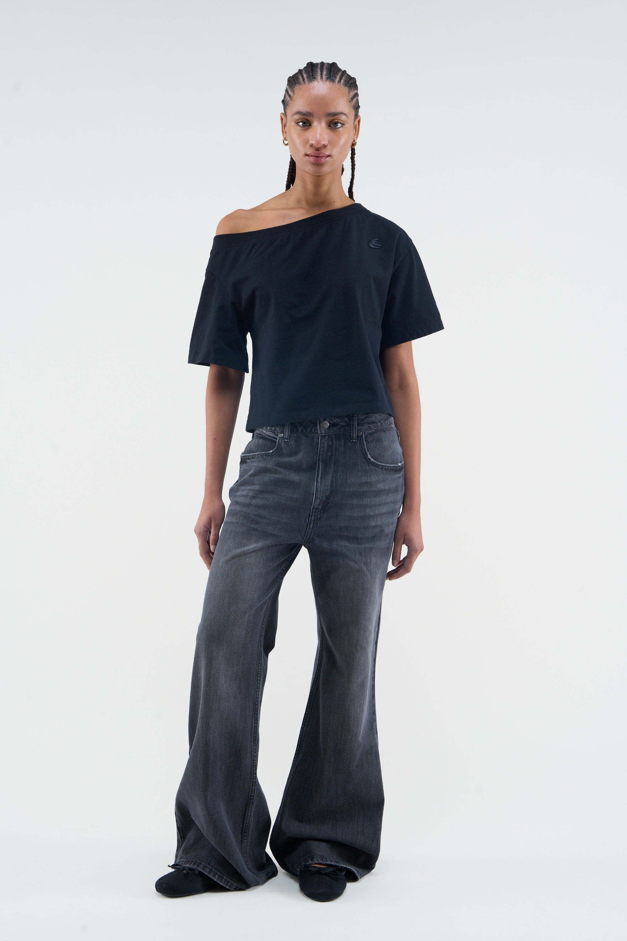 Über schwarzem T-Shirt