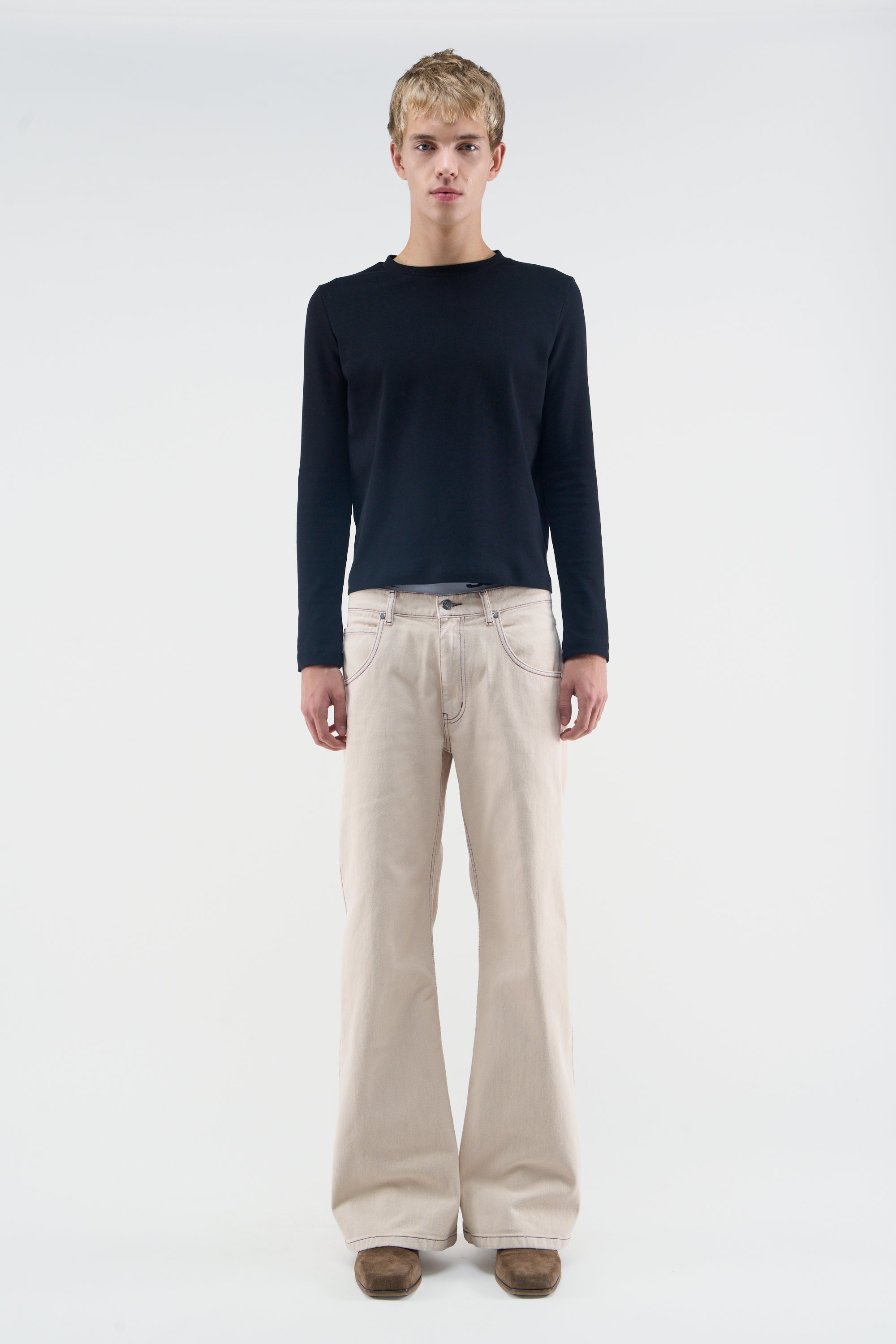 Neue ausgestellte ecrufarbene Hose