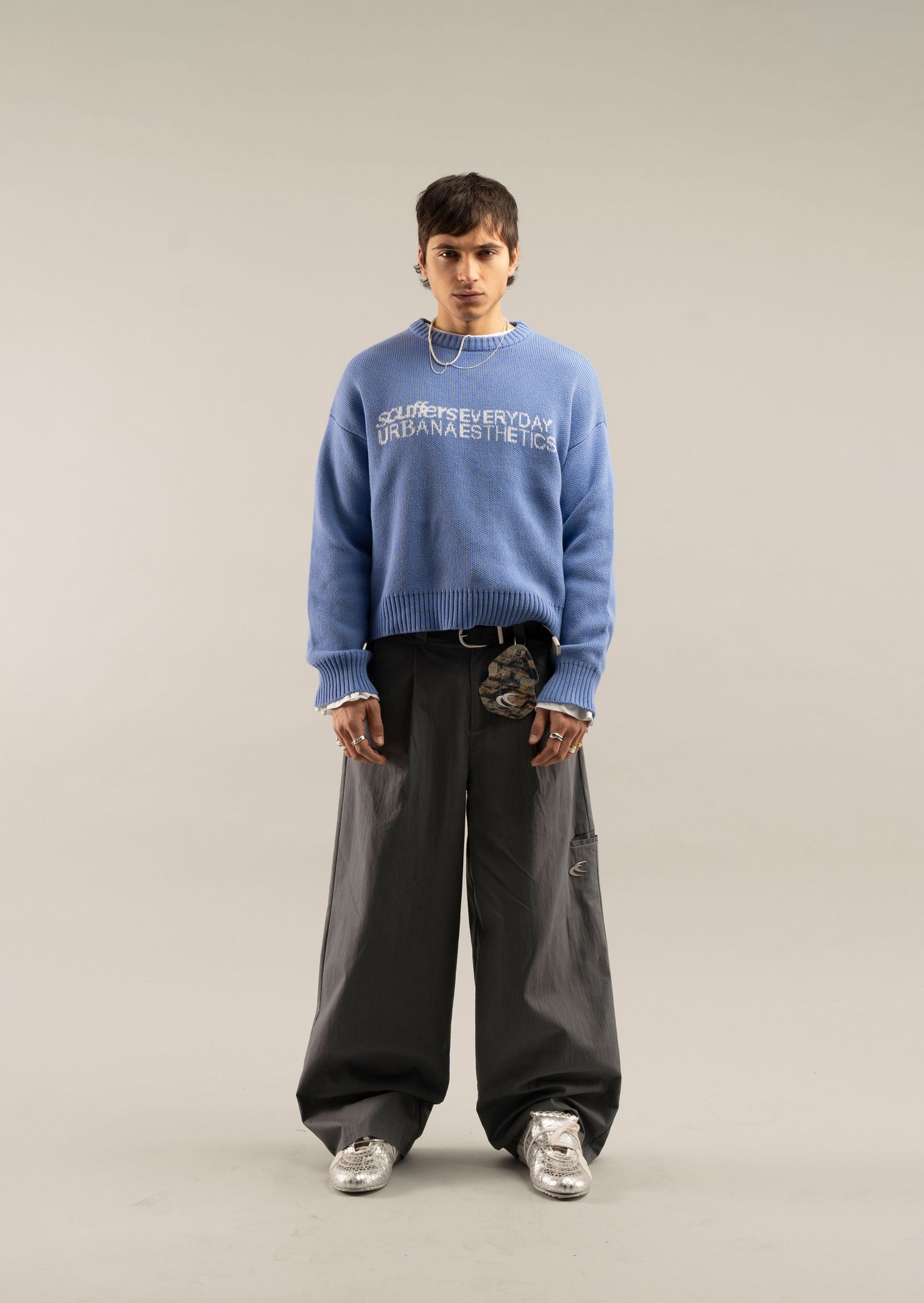 Essentieller blauer Strick