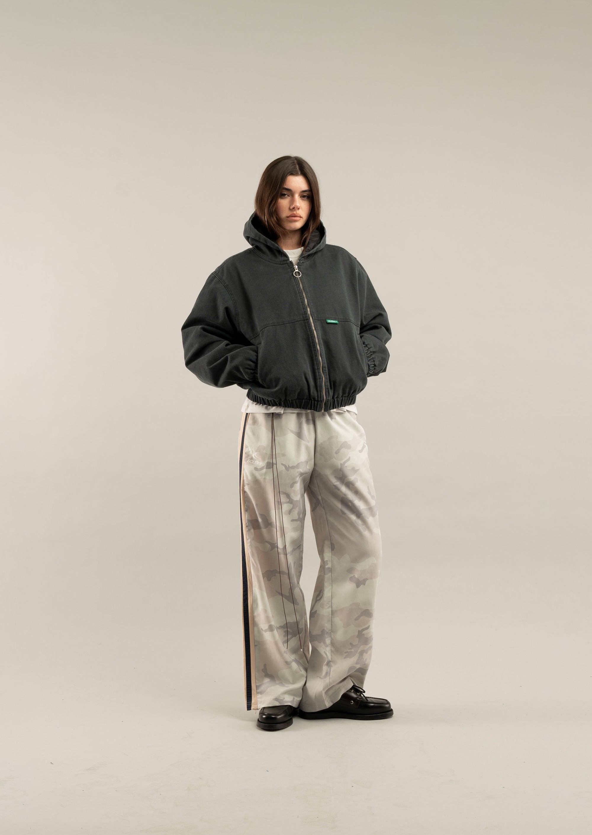 Fleckige dunkle Arbeitsjacke