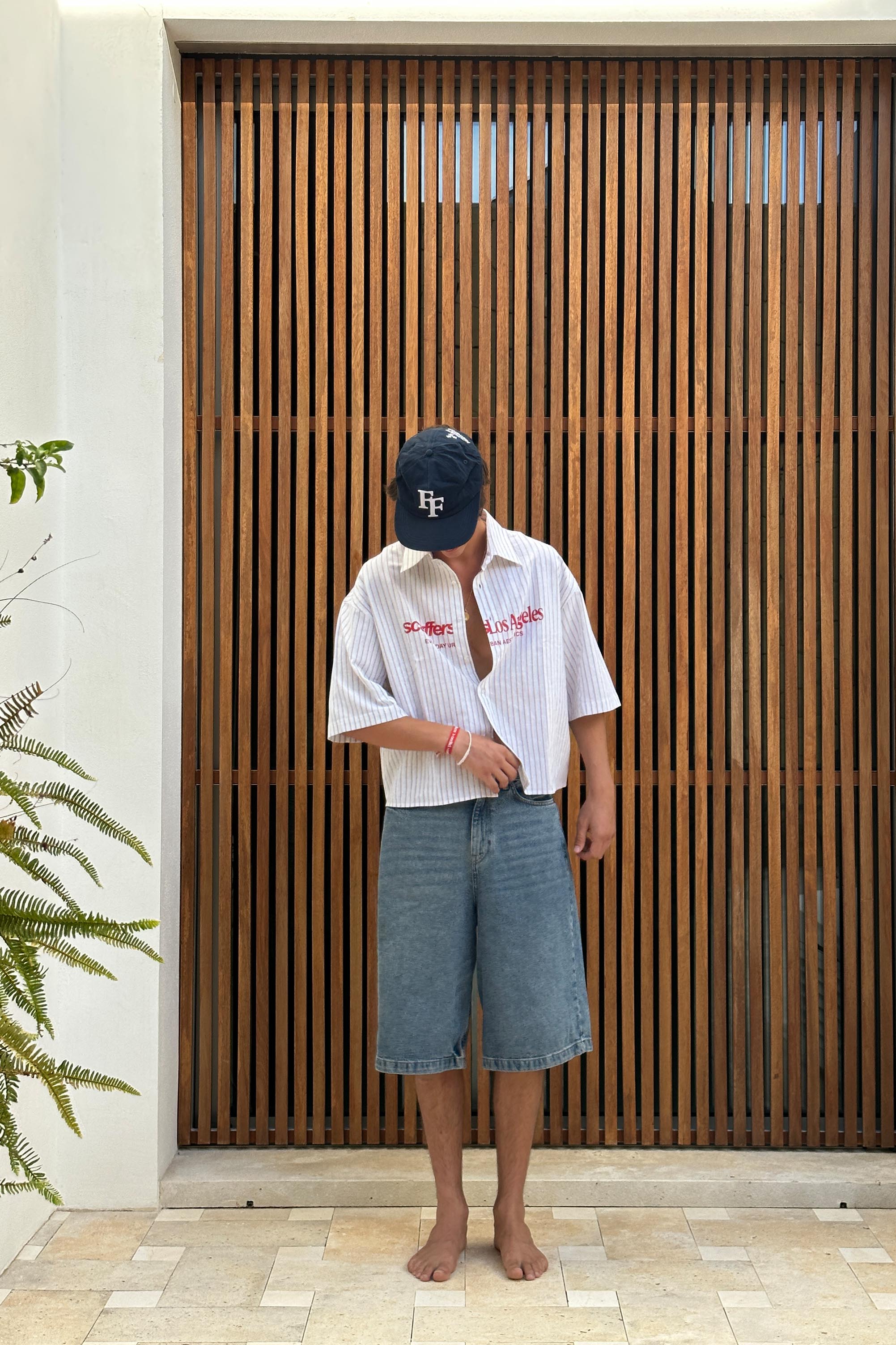 Noch nicht LA ​​Ecru Nadelstreifenhemd