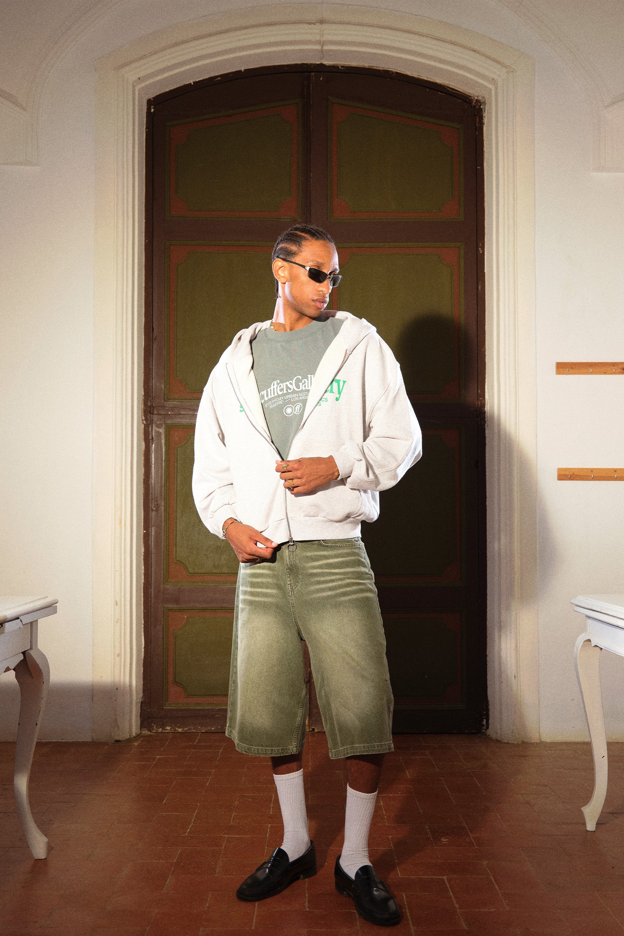 Gallery Grauer Kapuzenpullover mit Reißverschluss