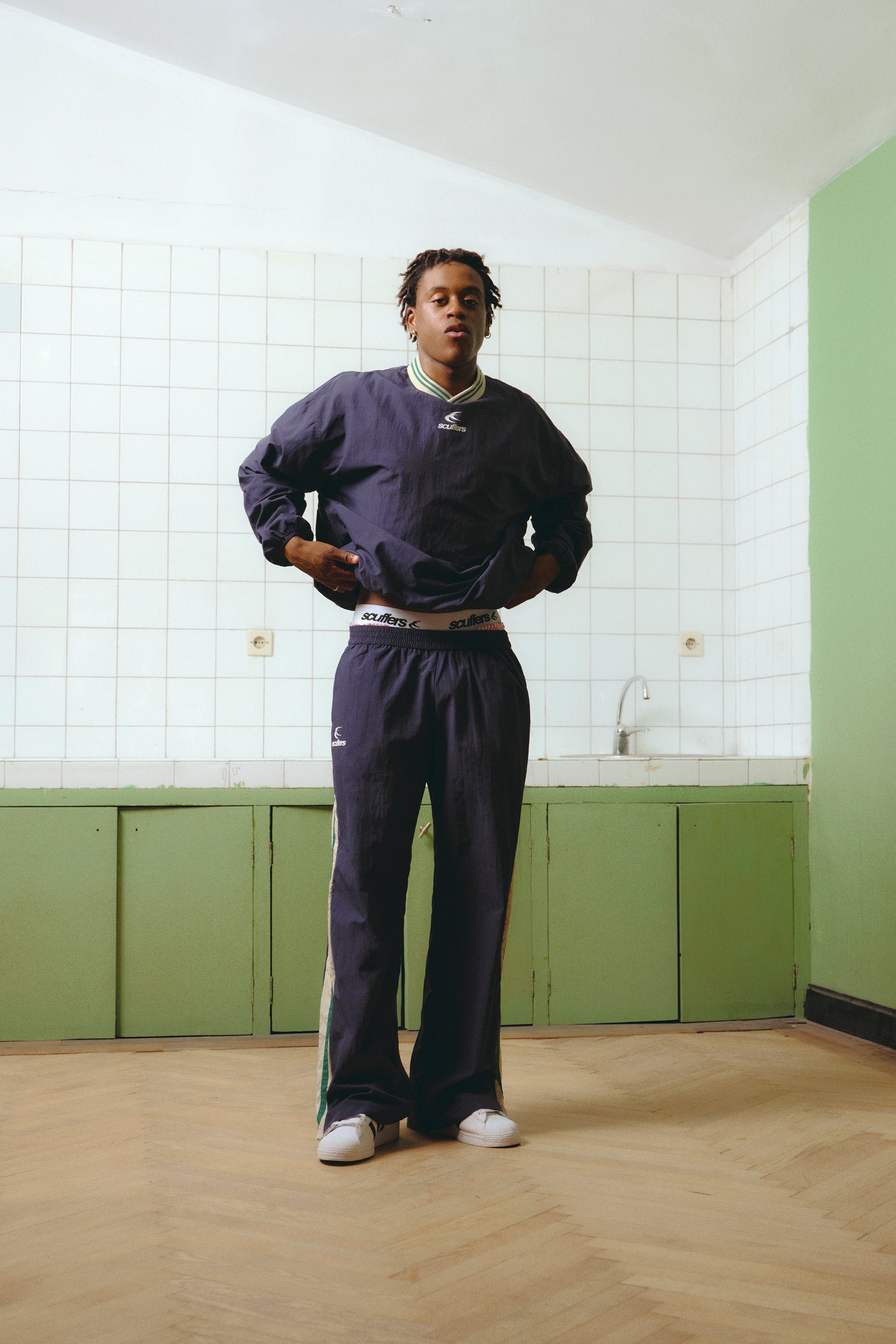 Sports Tech Rundhalsausschnitt in Marineblau und Grün