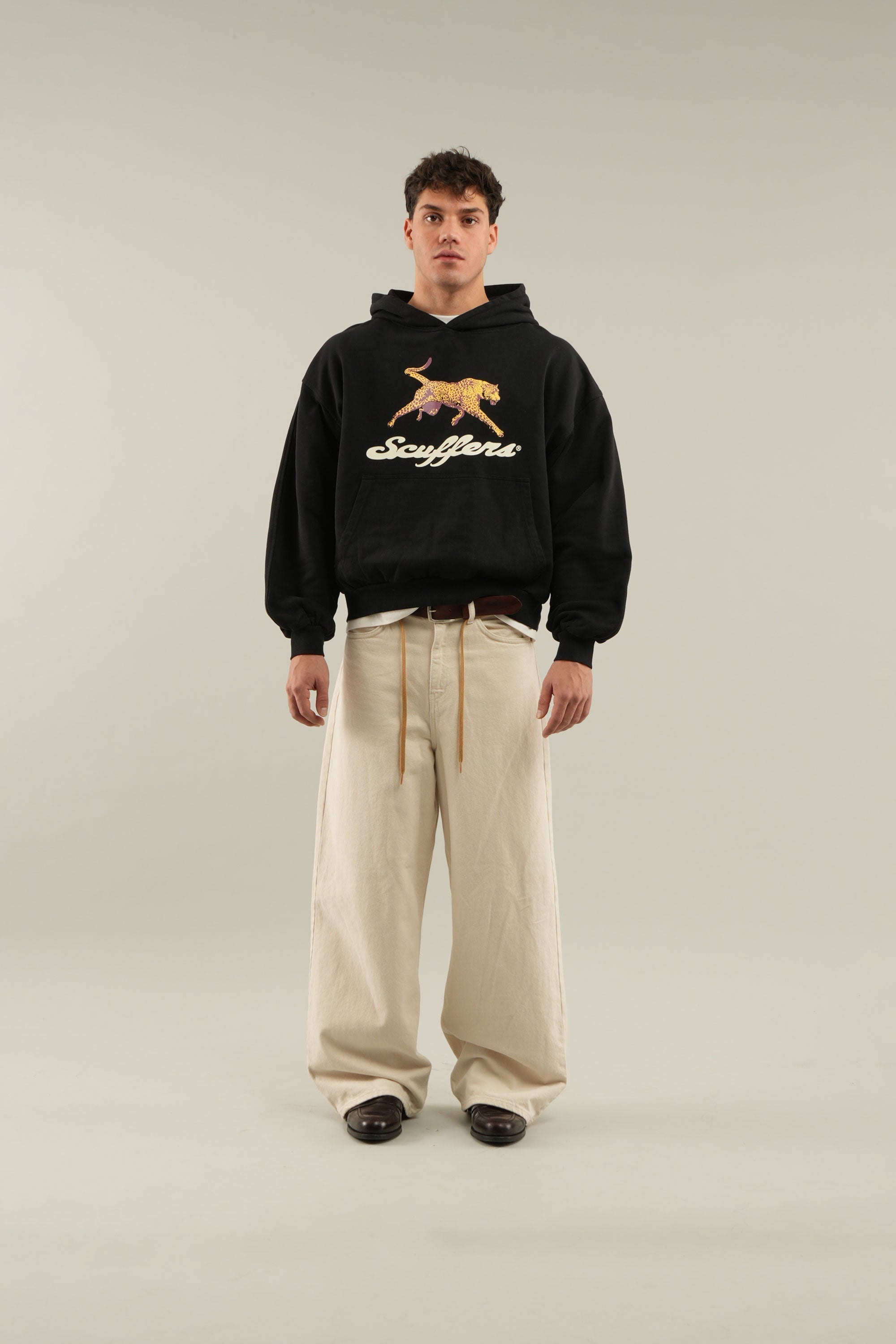 Schwarzer Leoparden-Hoodie