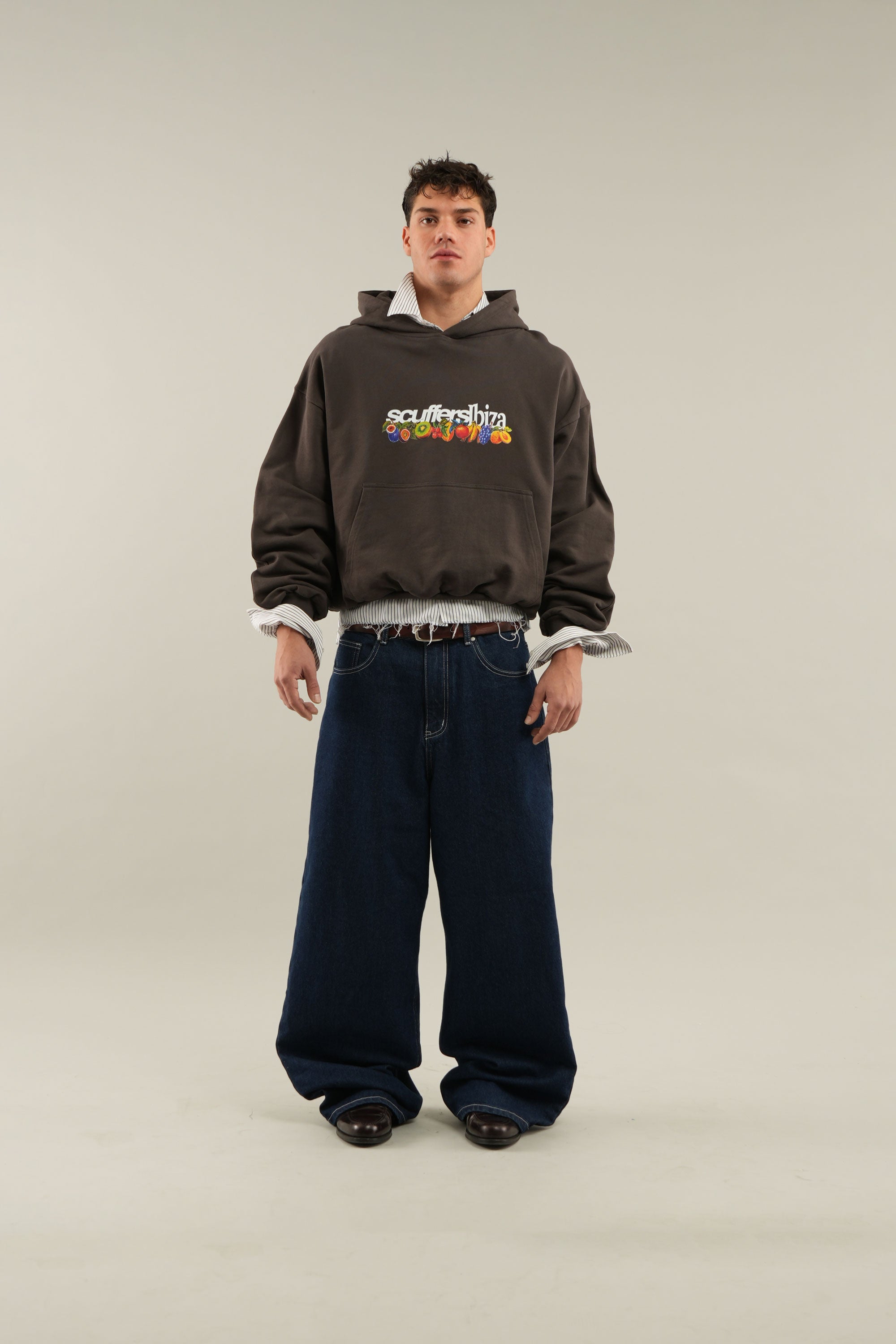 Süßer dunkler Hoodie