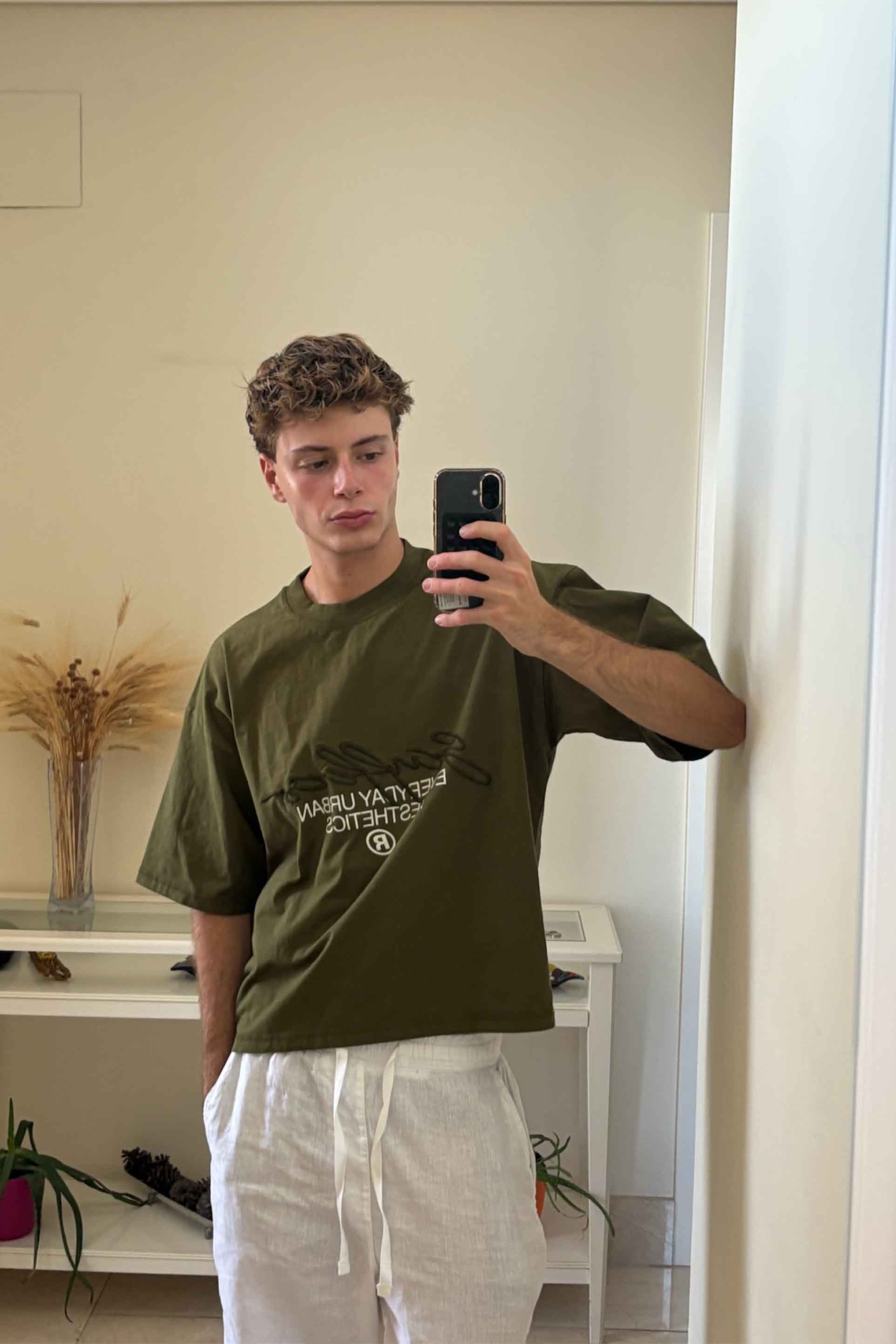 Neues grünes Signature-T-Shirt