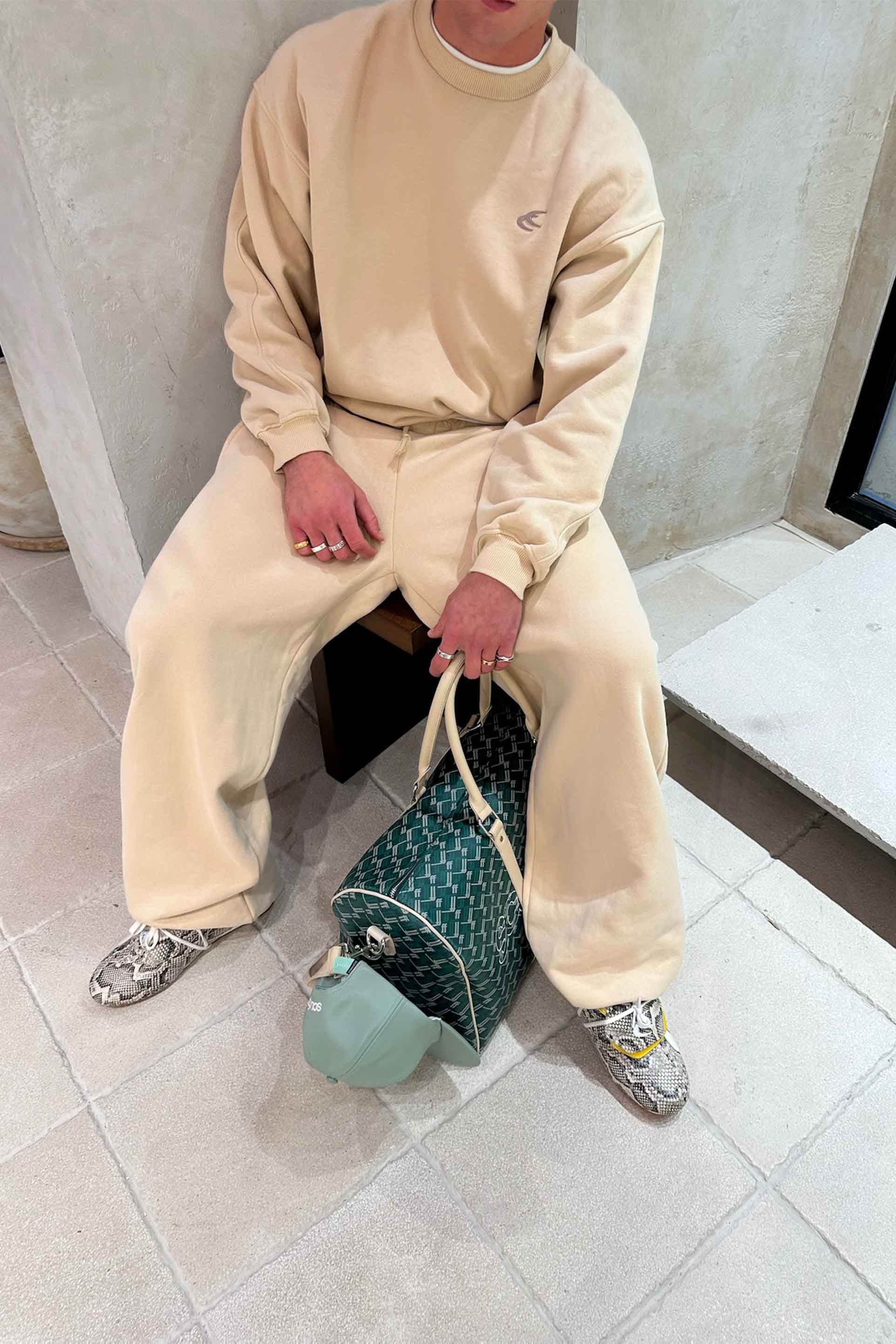 Alltagstauglicher ecrufarbener Rundhalsausschnitt