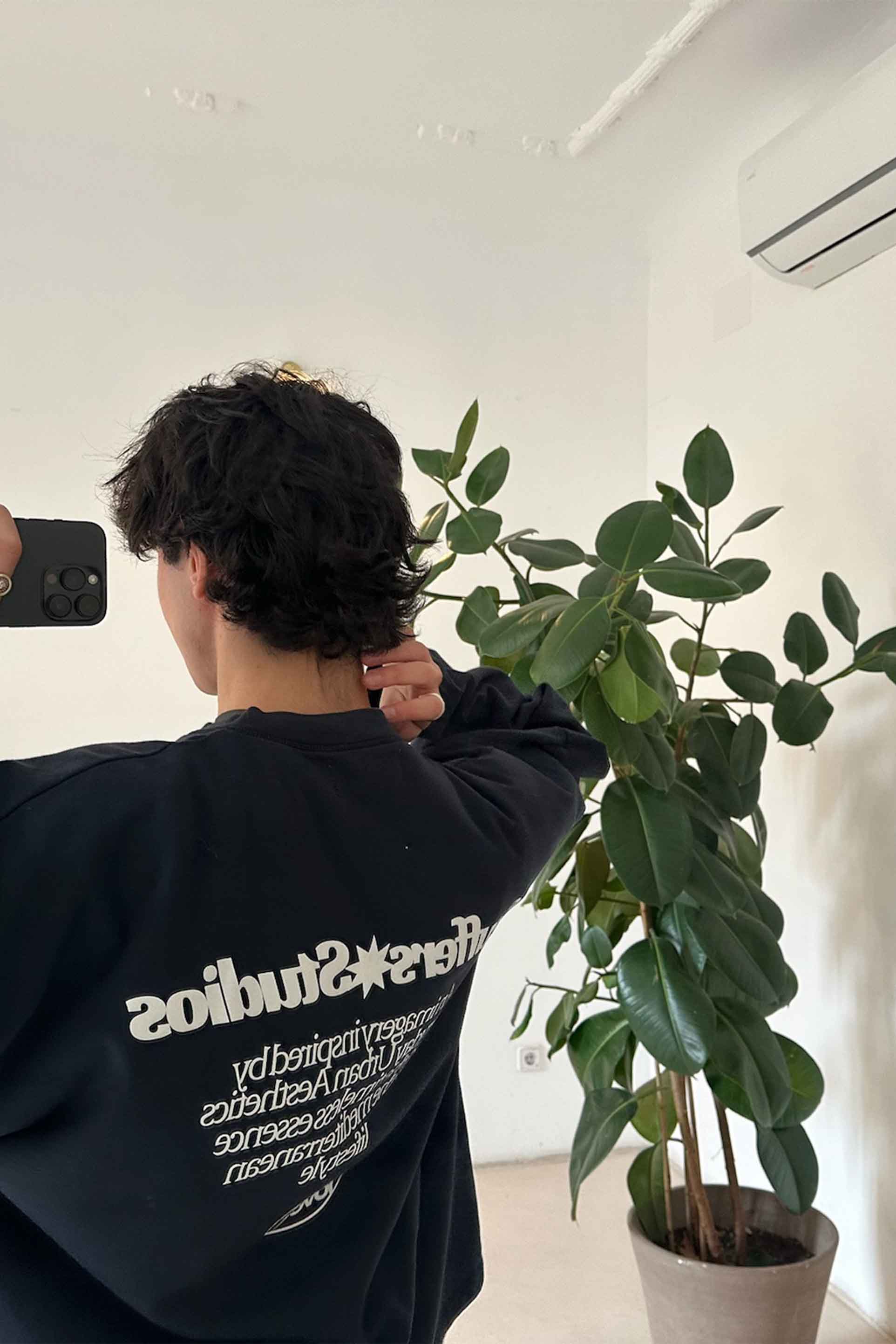 Bildmaterial Dunkles Sweatshirt