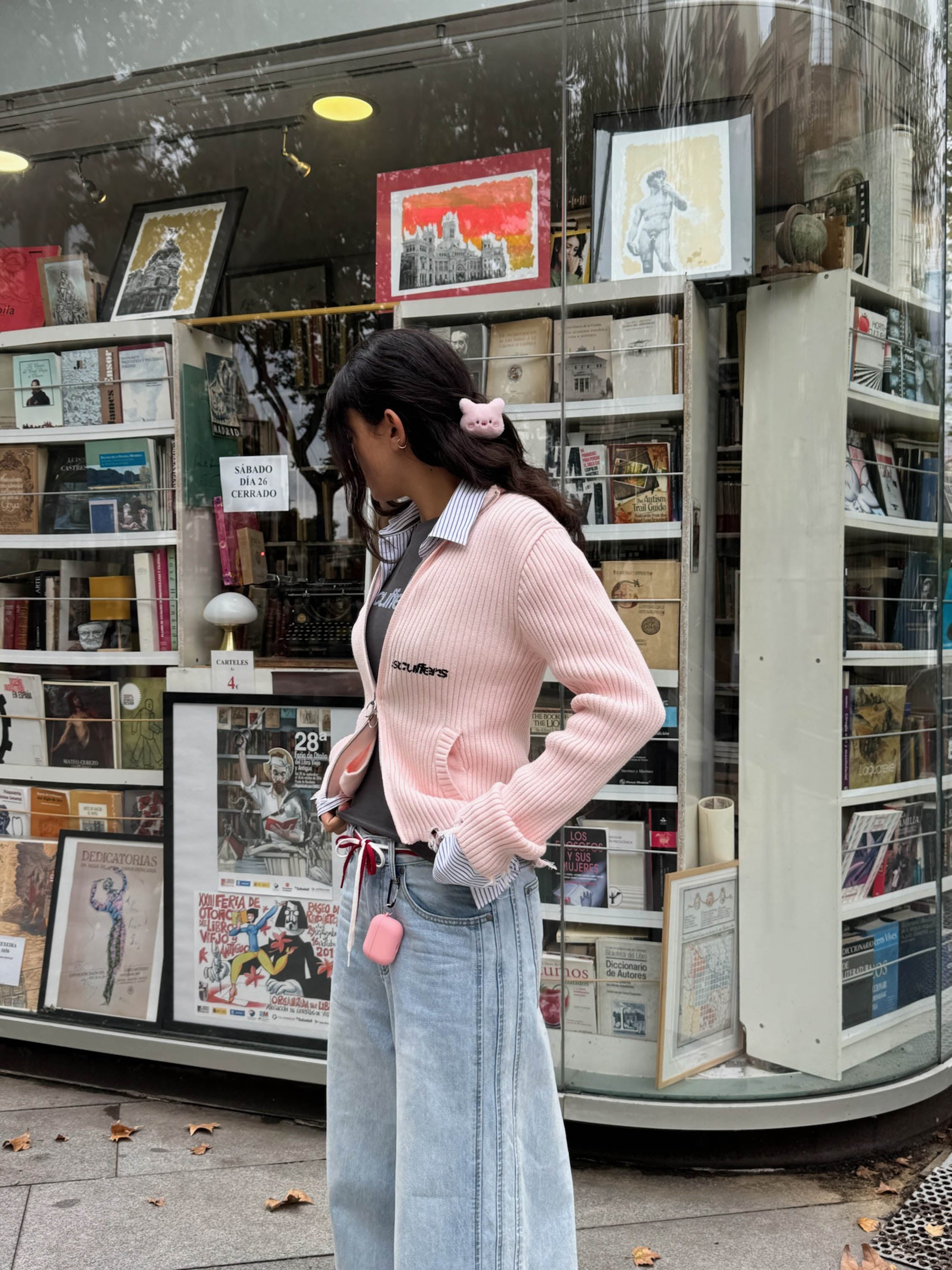 Schwarzer, ecrufarbener Strickpullover mit Reißverschluss