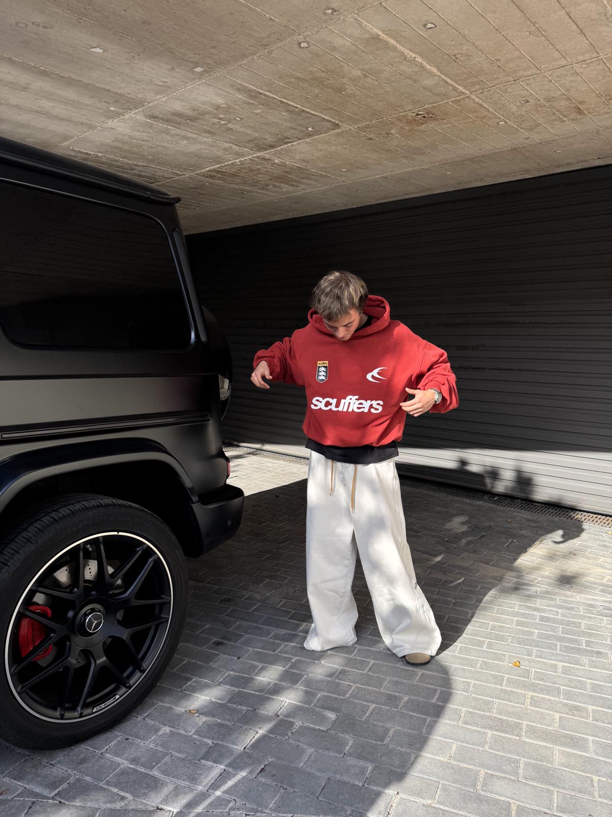 Picnic Dunkelroter Hoodie