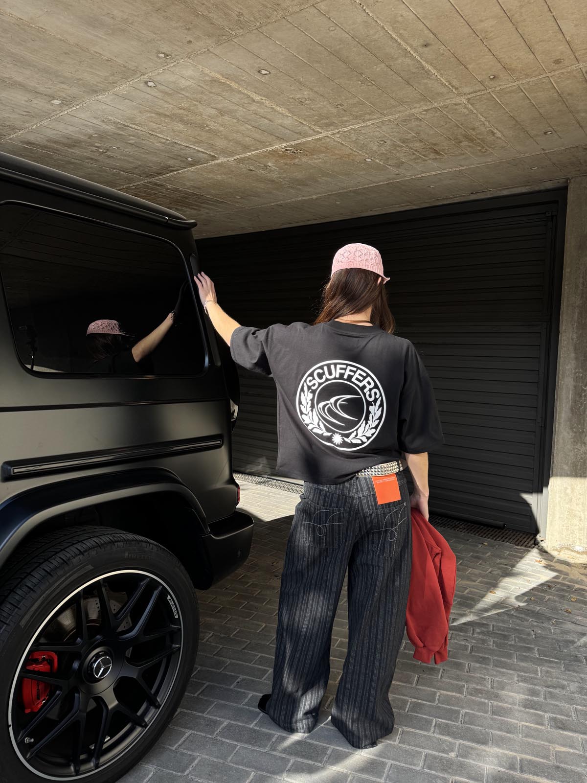 Gestreifte schwarze Jeans