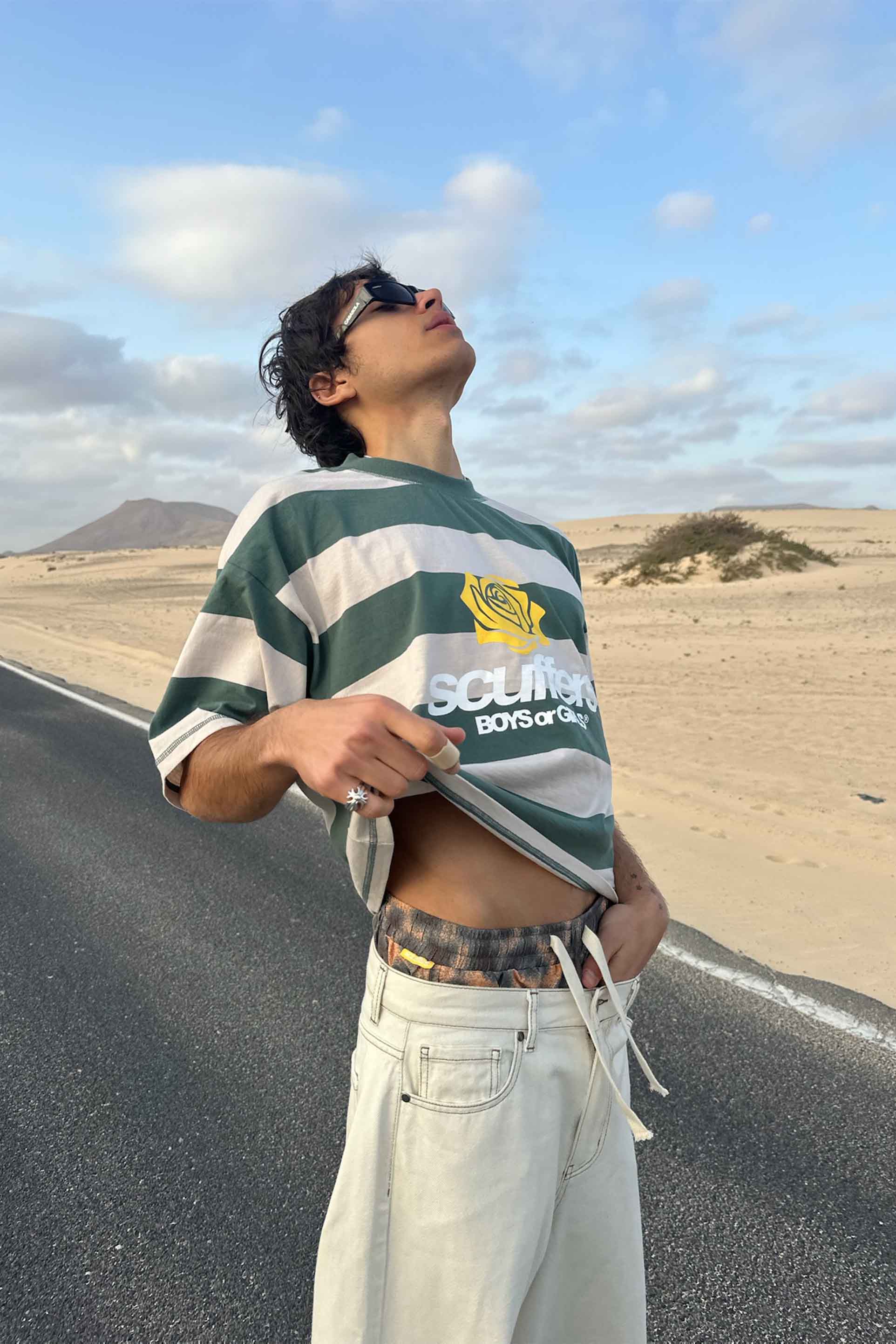 Grünes gestreiftes T-Shirt für Jungen