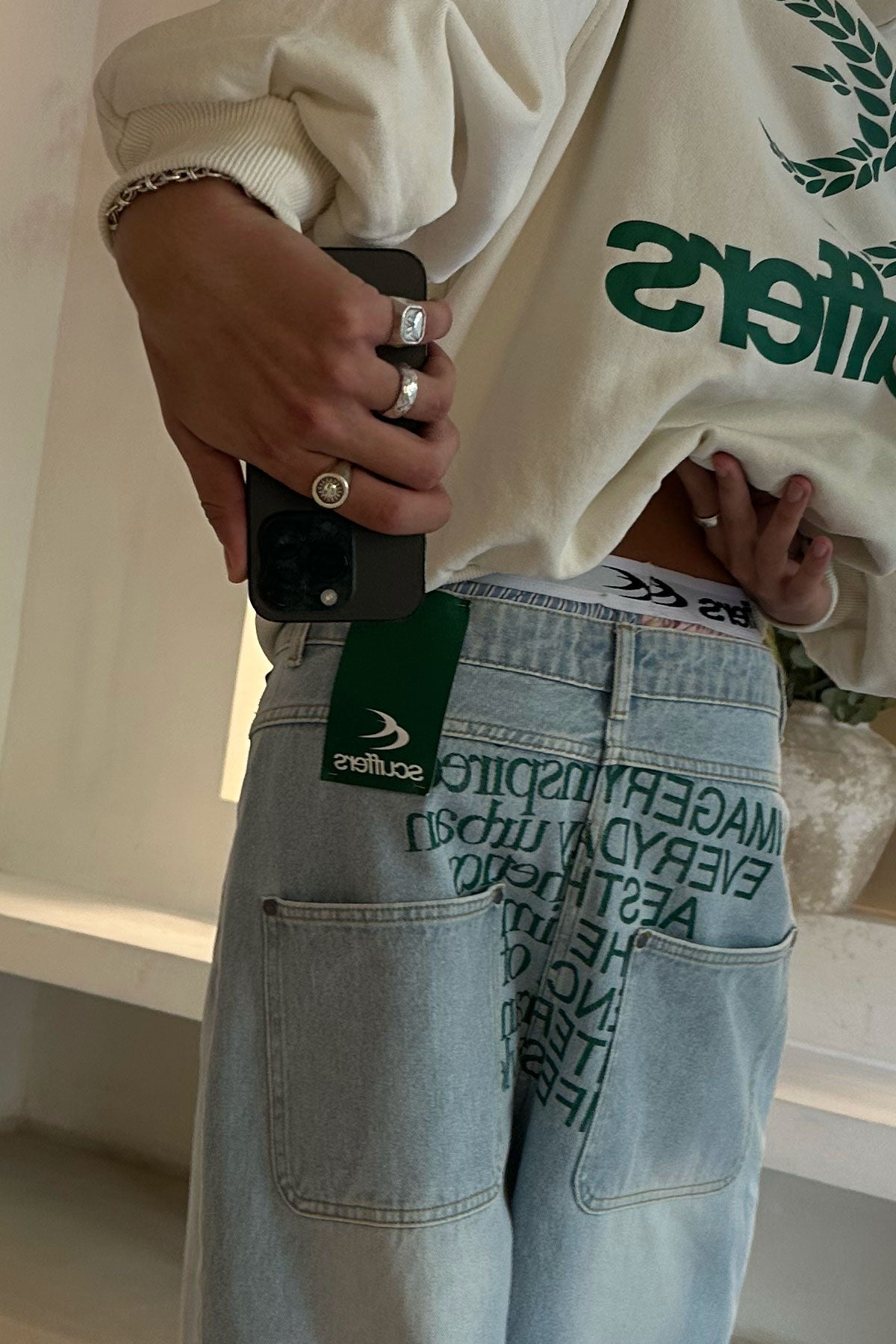 Hollywood-Hose in Hellblau