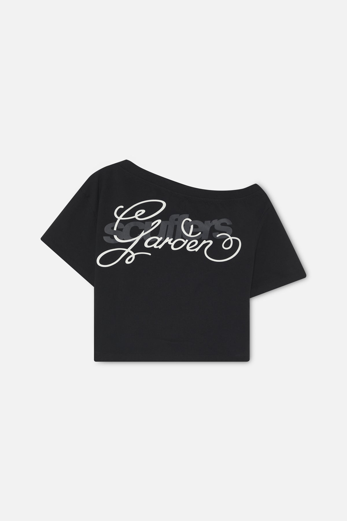 Über schwarzem T-Shirt