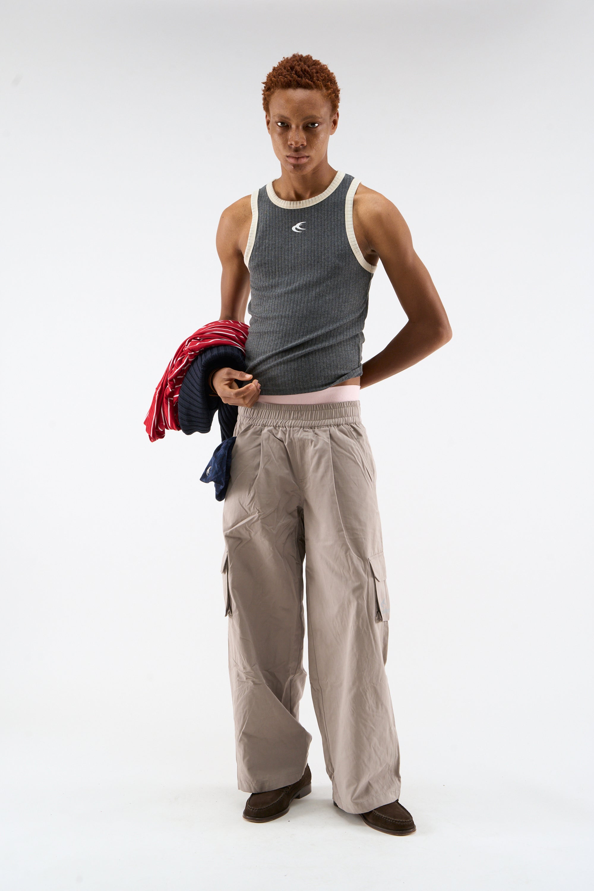 Sportliches dunkles Tanktop