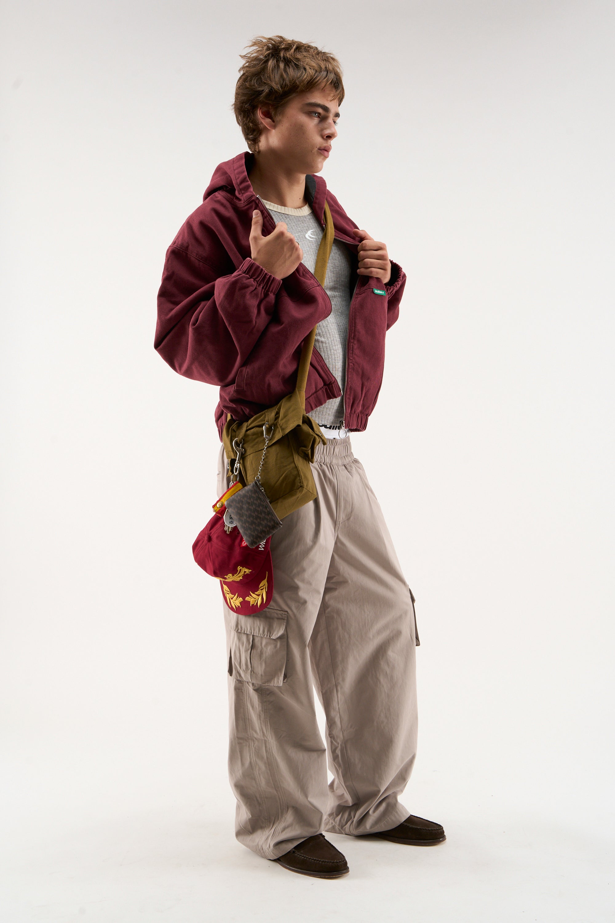 Burgunderrote Arbeitsjacke mit Flecken