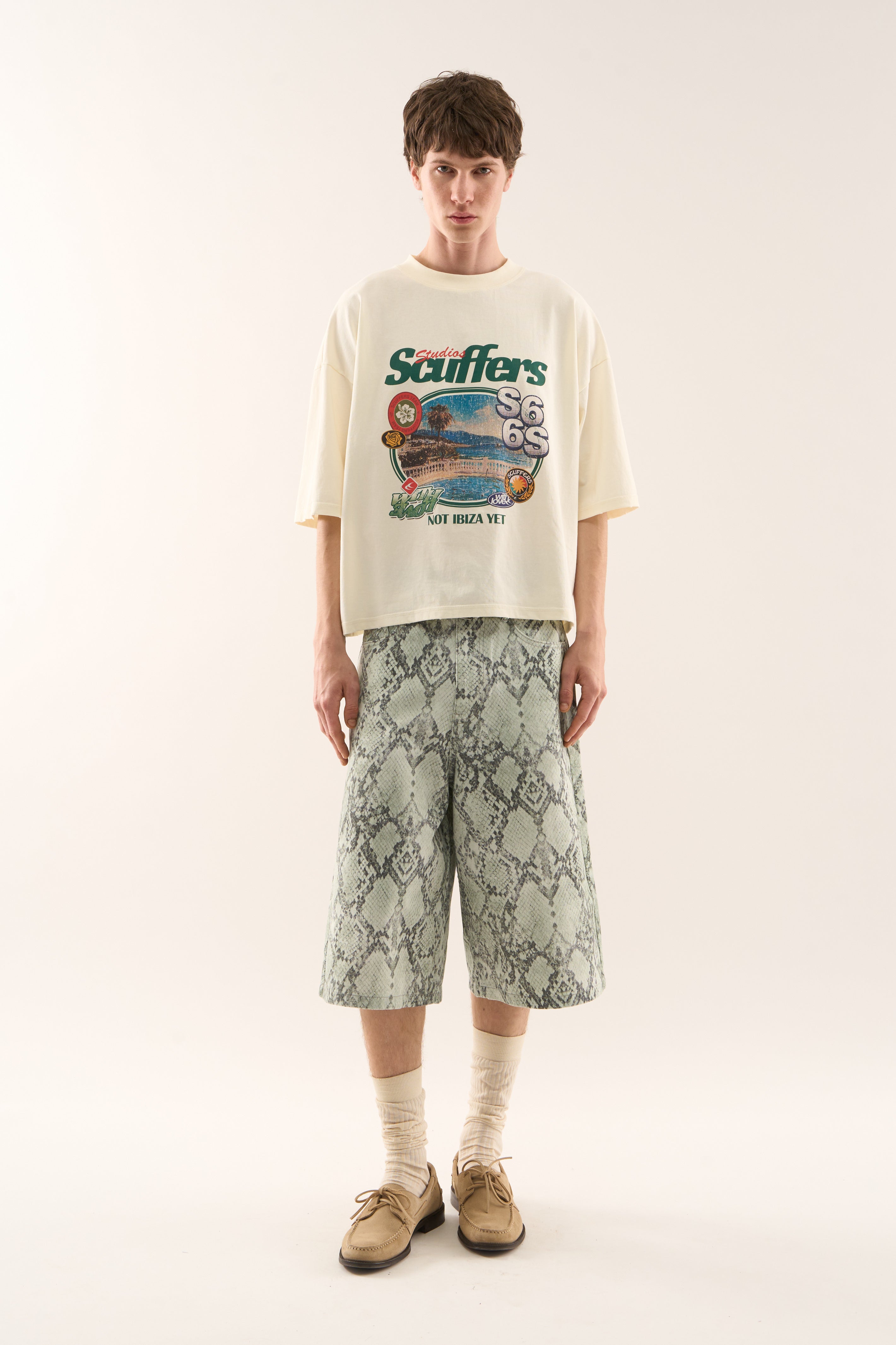 Jumbo-Shorts mit grünem Schlangenmuster