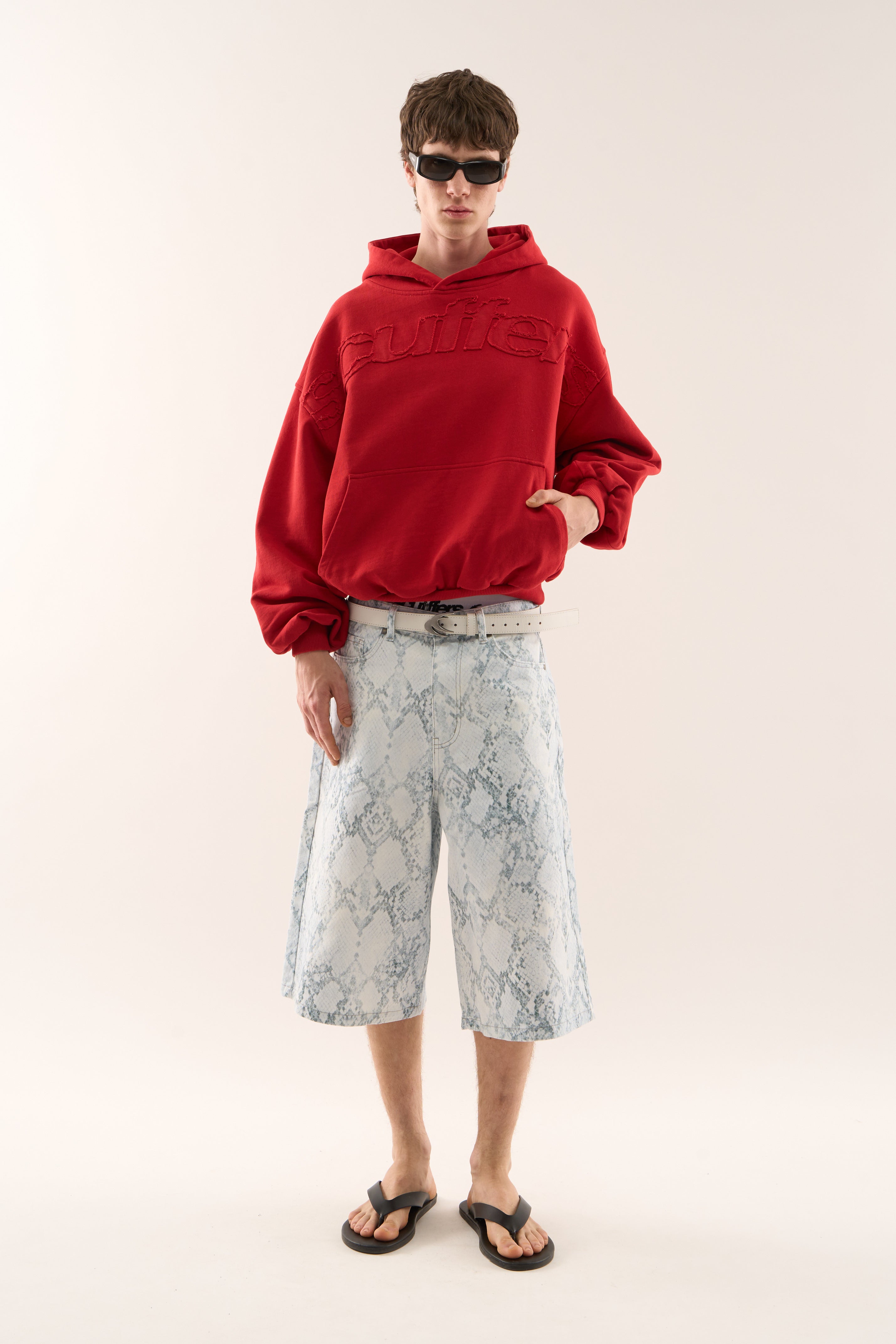 Jumbo-Shorts in Hellblau mit Schlangenmuster