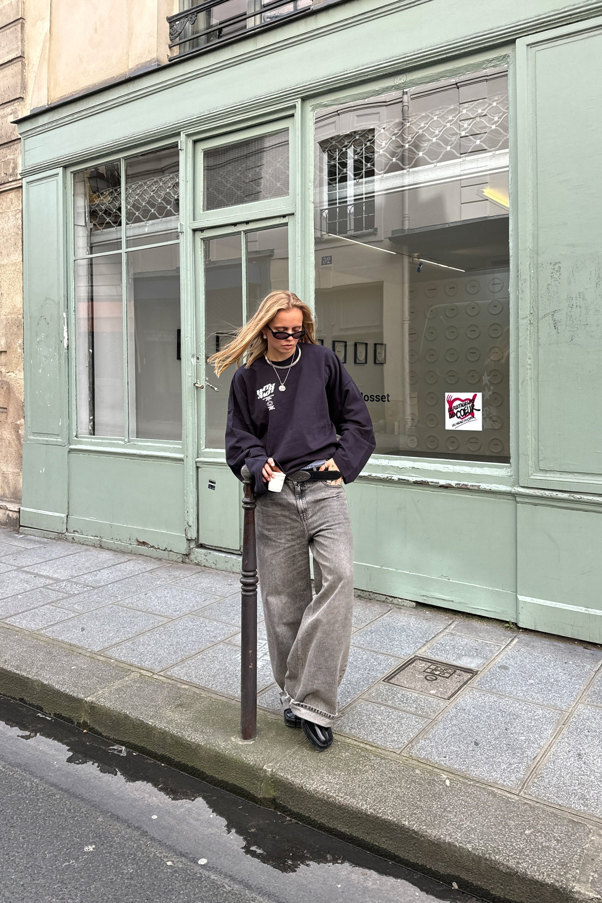 Marineblaues Sweatshirt